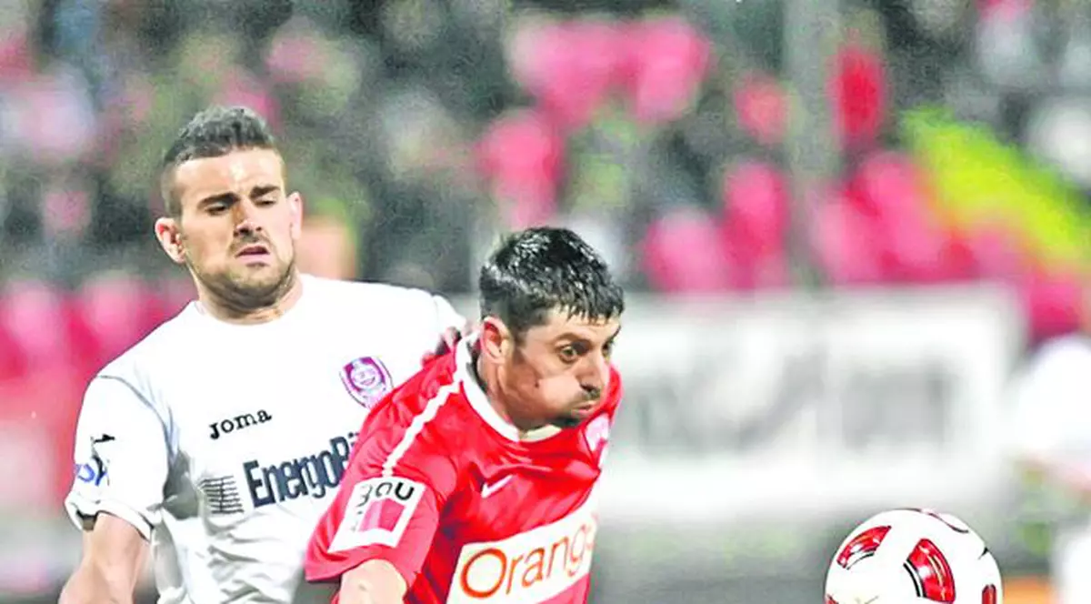 Dinamovistul Ionuţ Negoiţă spune că oficialii lui CFR Cluj, care au cerut arbitri străini, vor să arunce o perdea de fum înaintea partidei directe de mâine, din Cupă