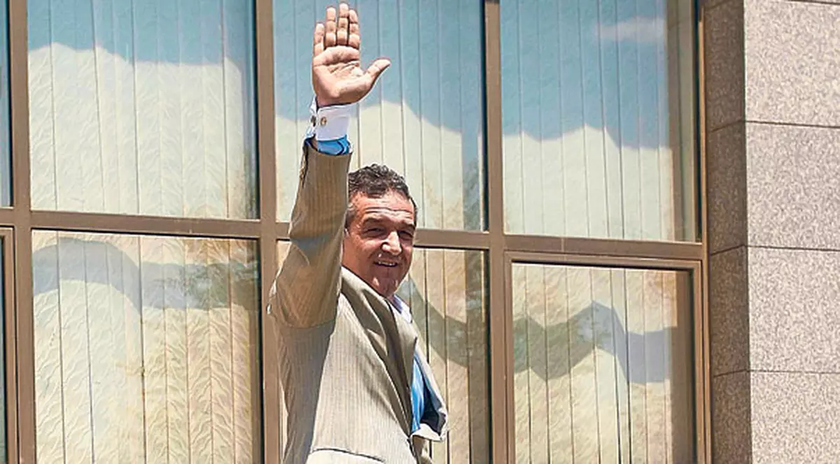 I-a lăsat baltă | Patronul Stelei, Gigi Becali, nu a însoţit echipa în deplasarea din Norvegia 