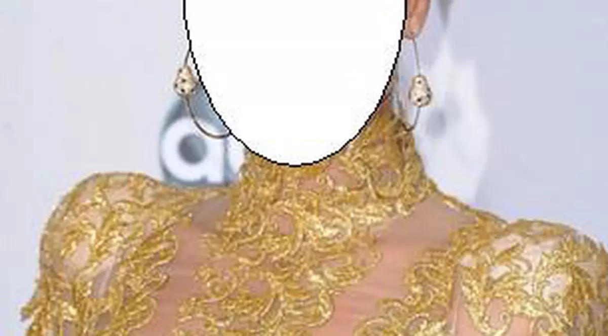 Arată SENZAŢIONAL la 39 de ani, dar nu are pic de GRIJĂ de silueta ei! Vezi ce produse fast-food consumă o celebră manechină! FOTO