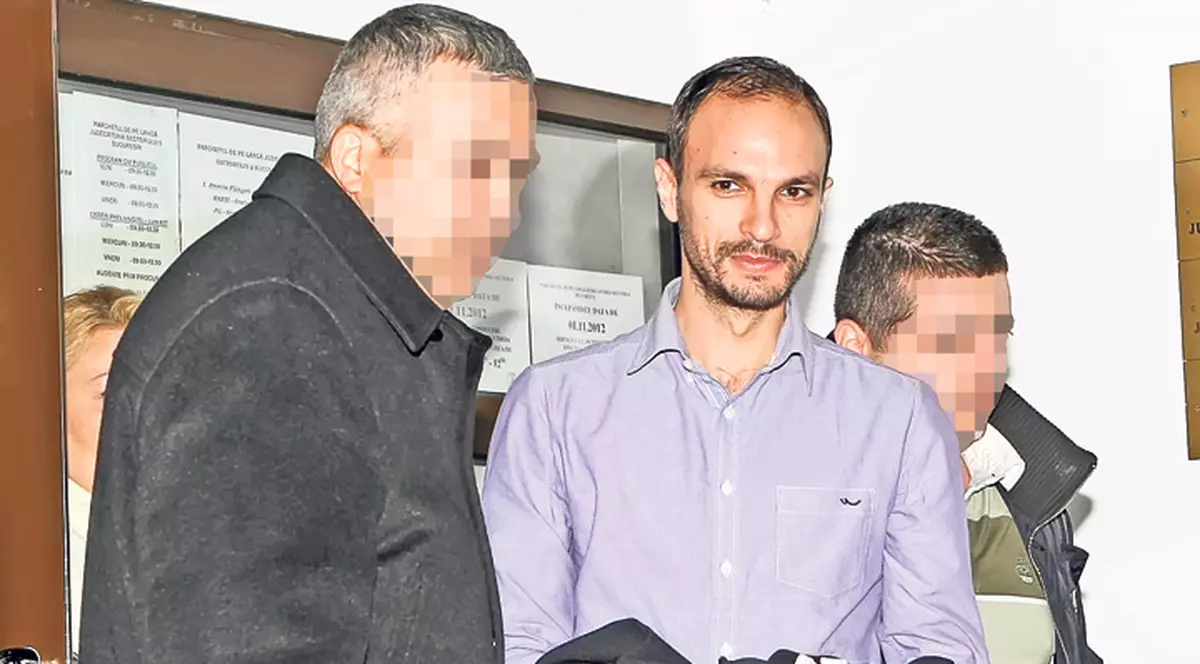 Doctorul vedetelor, încătușat pentru evaziune fiscală. Reținut le punea silicoane "la negru"