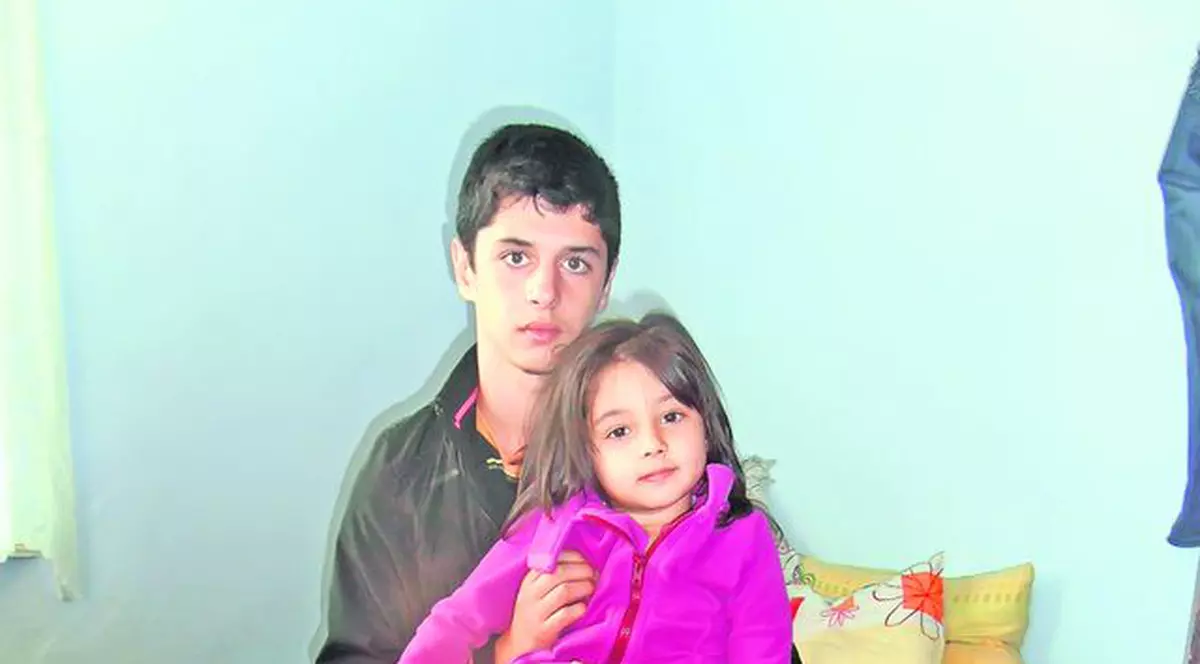 Să-l ajutăm pe Andrei!. Un băiat de 16 ani are nevoie de medicamente şi de bani