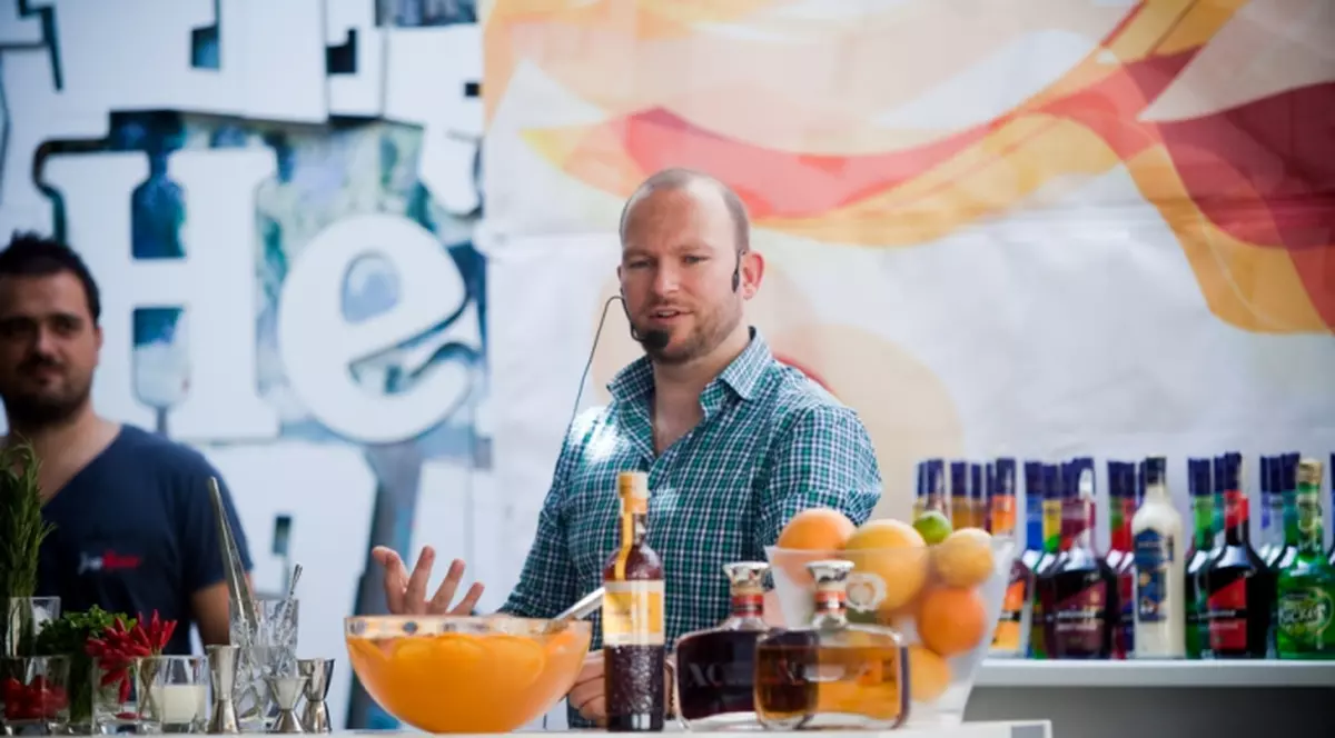 Cei mai tari barmani din ţară se întrec la Bucureşti
