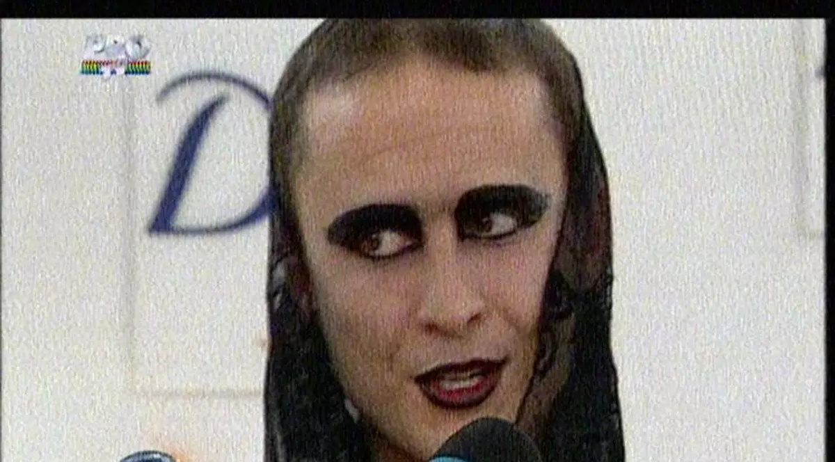 Hienă, un adevărat MARILYN MANSON! ”Nu merg așa prin casă, pentru că sperii copilul” FOTO