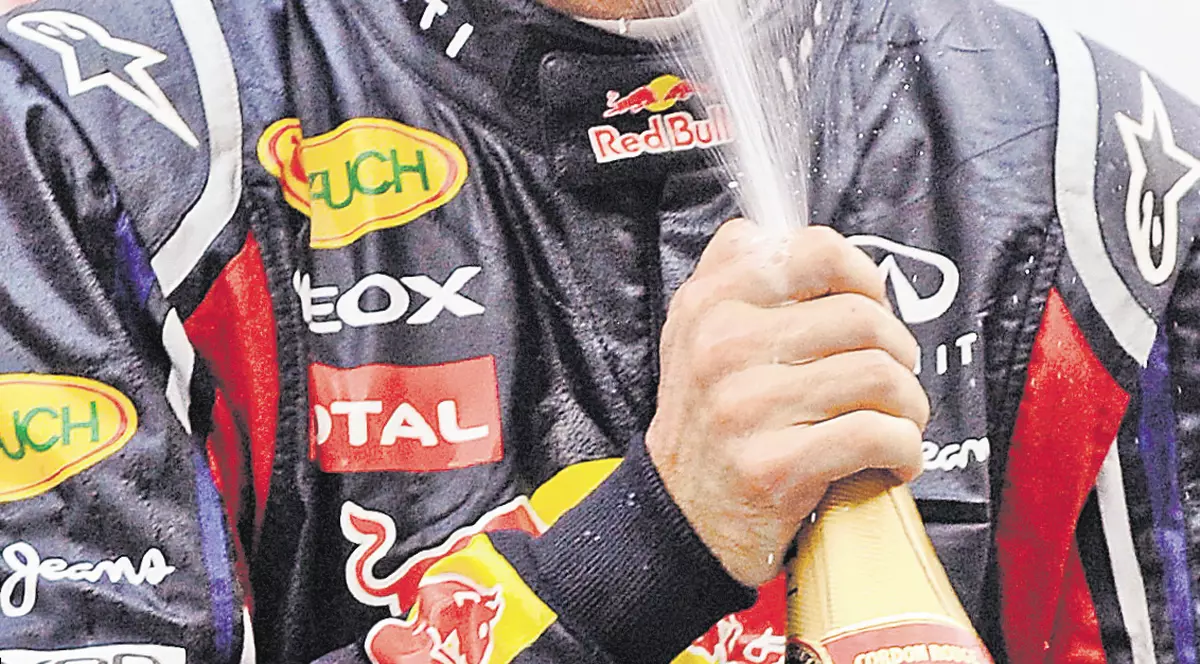 Germanul a câştigat, ieri, titlul în Formula 1, pentru a treia oară consecutiv