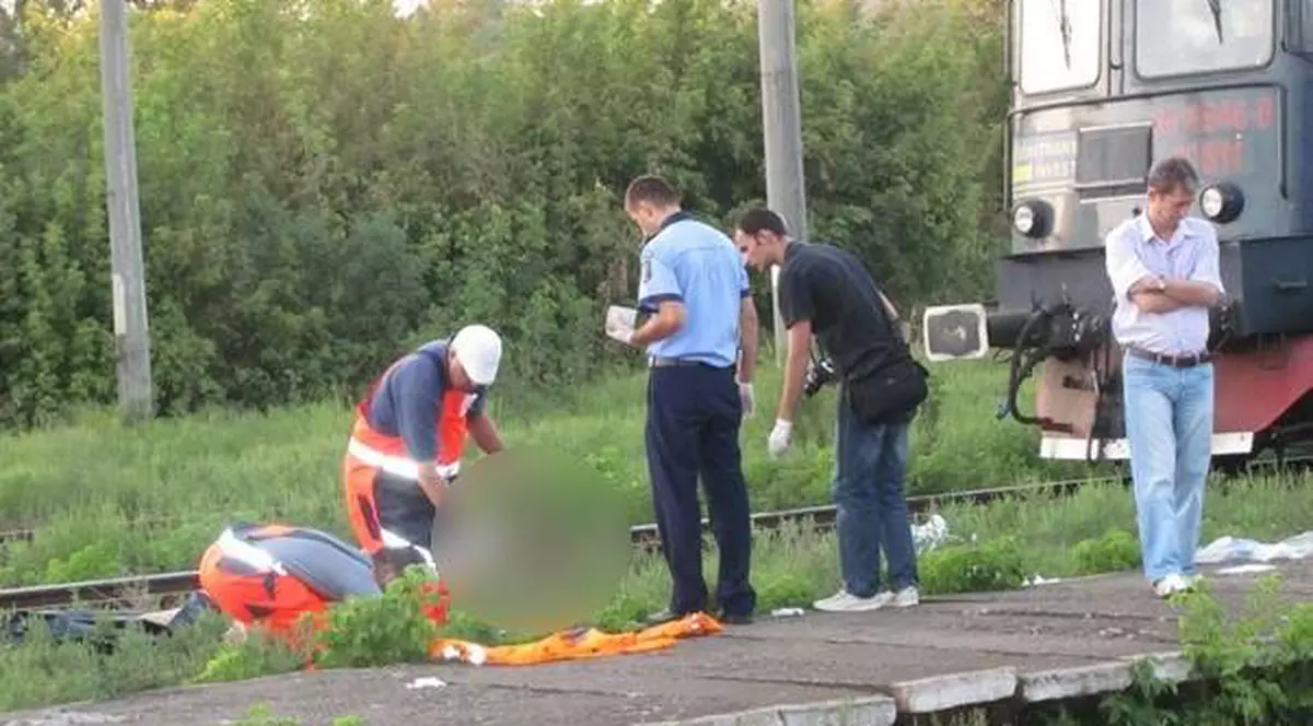 Un tânăr a murit după ce a fost lovit de tren
