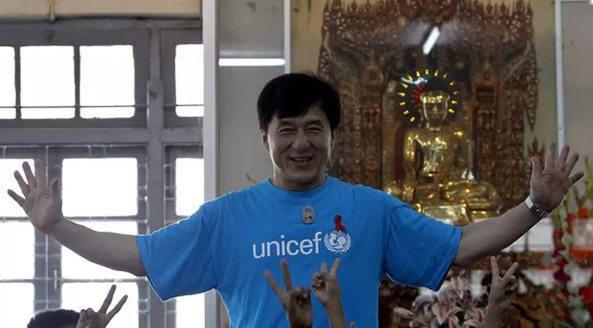 Samsung a lansat telefonul "Jackie Chan"