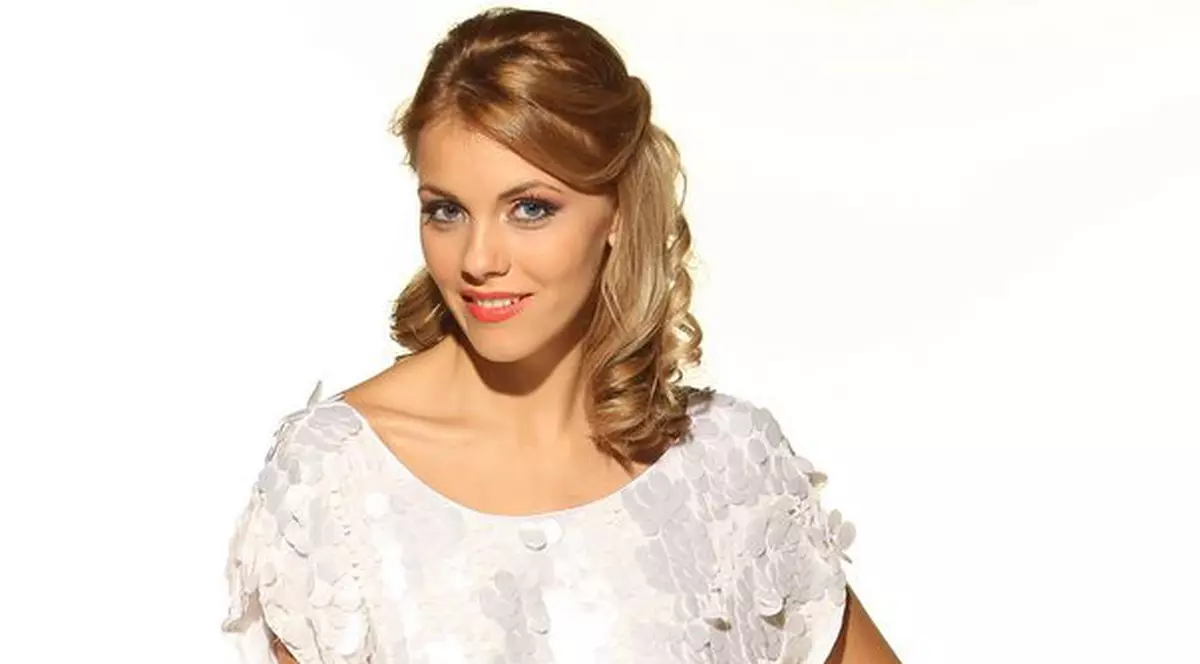 Andreea Ibacka îți spune cum să ai un PĂR SUPERB cu o investiție de 5 LEI