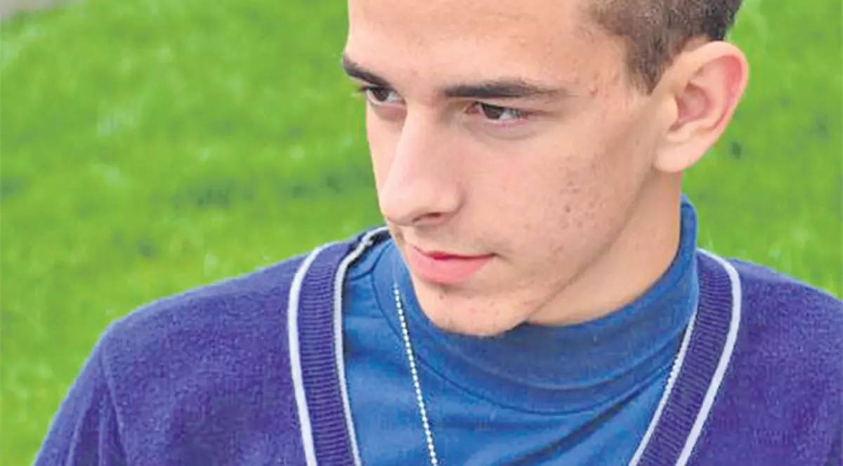 Andrei e paralizat de la gât în jos