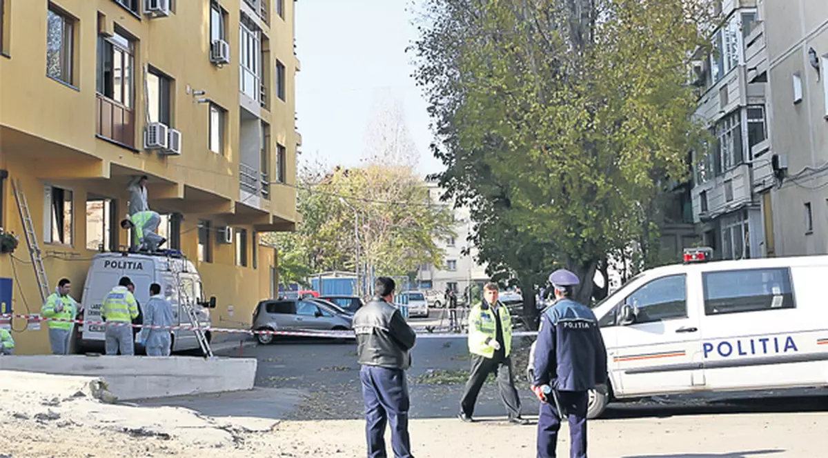 Atacatorii care au ciuruit un tânăr în plină stradă au fugit deja din ţară?