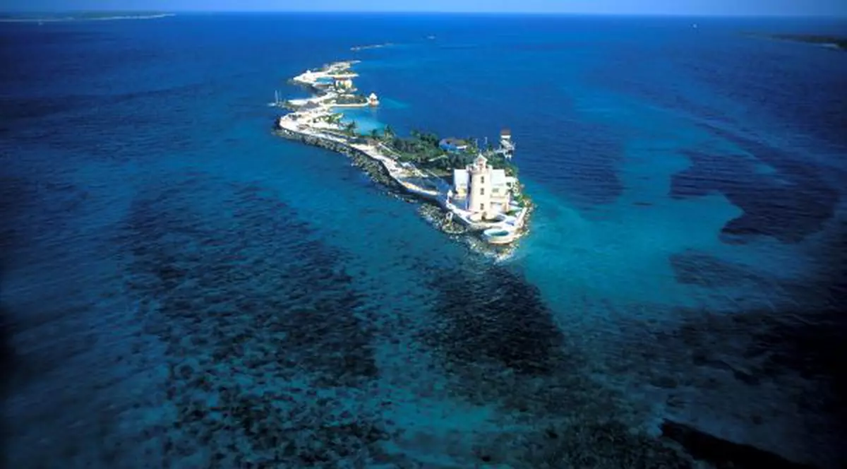 NU SE POATE AŞA CEVA! Suma URIAŞĂ plătită de o familie de români pentru O VACANŢĂ pe o INSULĂ exotică