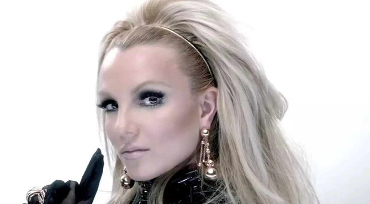 Britney Spears arată mai bine ca niciodată. Uite ce talie de viespe are! Fanii o acuză că a folosit Photoshop