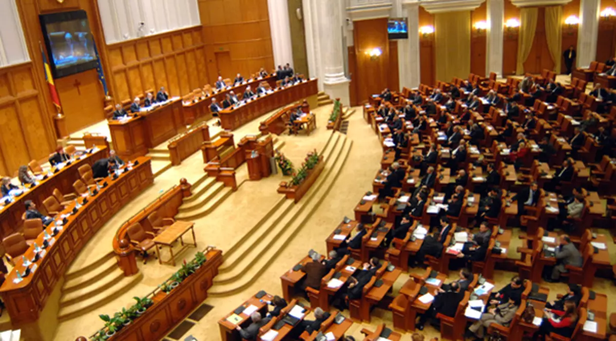 A dat biserica pe politică! Un preot hunedorean A DEMISIONAT din funcţia de paroh pentru A CANDIDA la Camera Deputaţilor