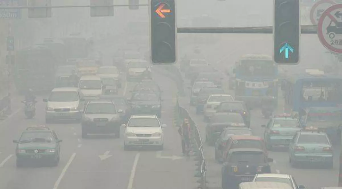 Ceaţă şi vizibilitate redusă pe mai multe drumuri naţionale din centrul şi vestul ţării