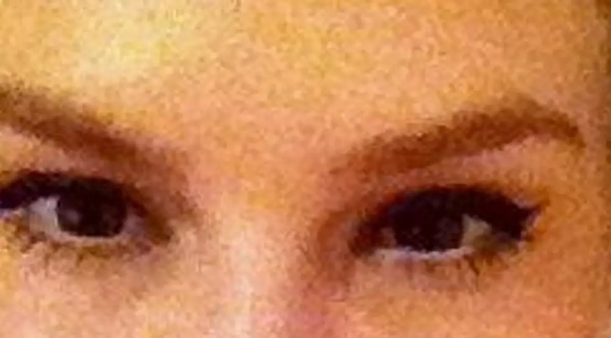 Cu privirea asta GALEȘĂ a HIPNOTIZAT Facebook-ul! Ce ziceți, are CEI MAI FRUMOȘI OCHI CĂPRUI din showbiz? FOTO