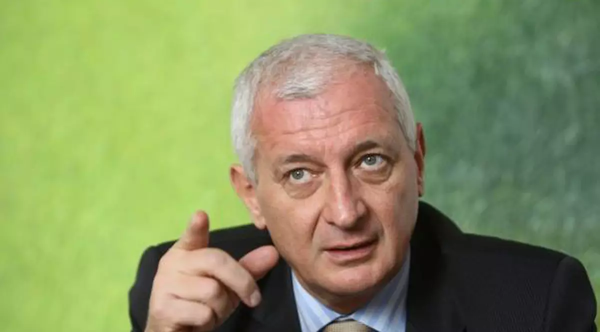 Frunda: ”Un Parlament mic poate fi mai uşor supus de către un preşedinte autoritar tip Ceauşescu, Băsescu și alții”