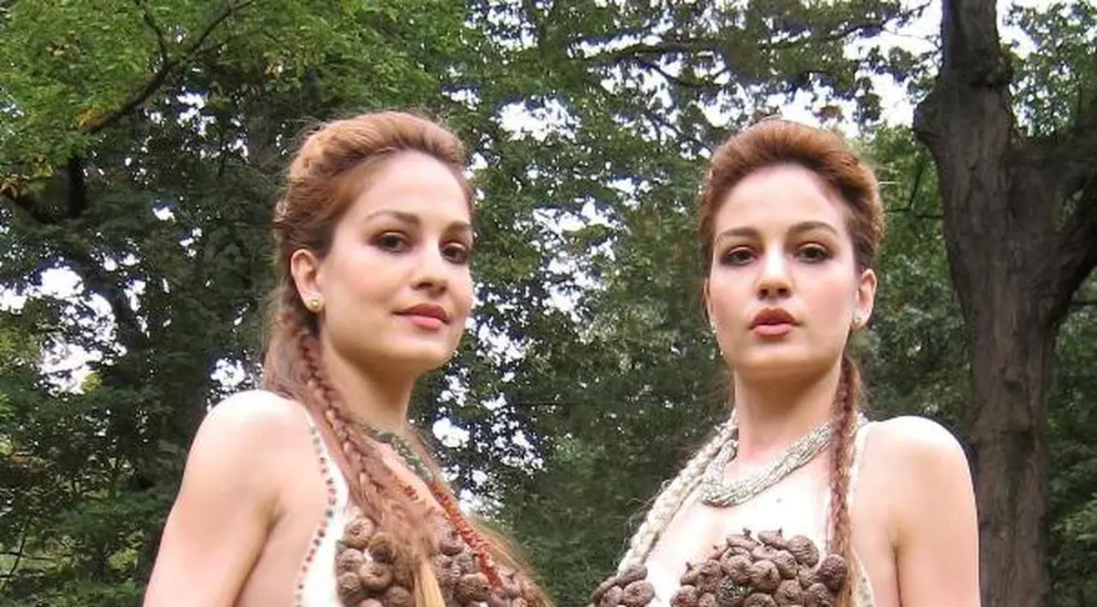 Gabriela Modorcea și Mihaela Modorcea, gemenele din trupa Indiggo