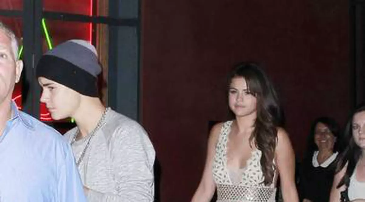 SURPRIZĂ DE PROPORŢII! Justin Bieber S-A DESPĂRŢIT de Selena Gomez