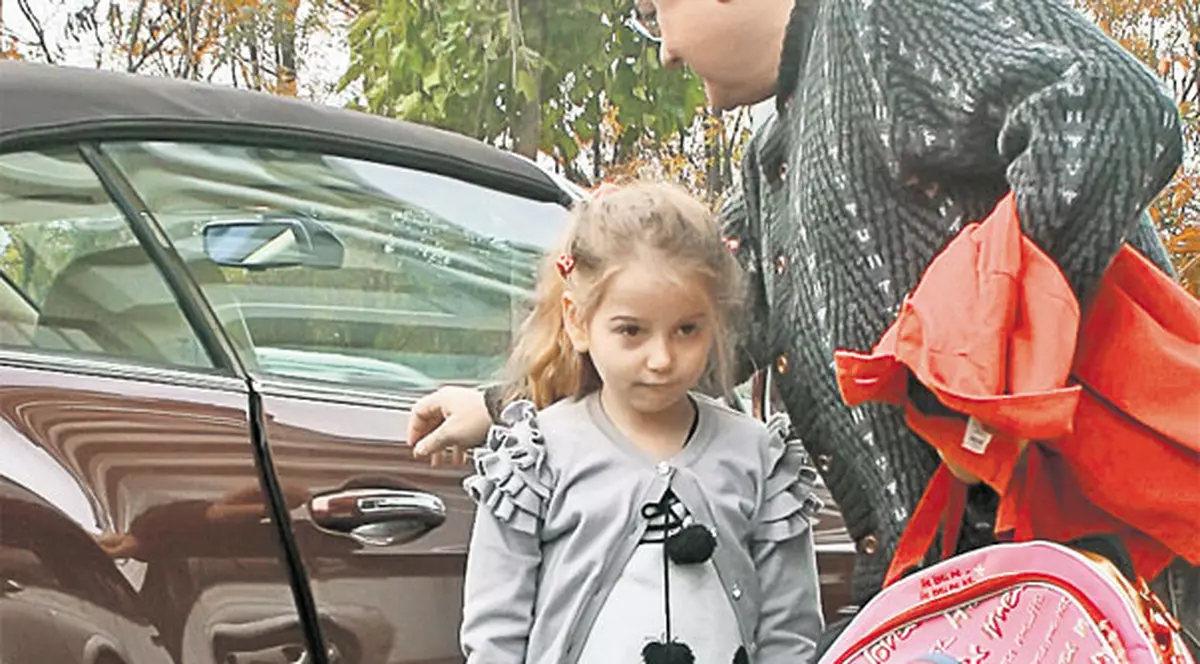 Irinuca, tristă la întâlnirea cu mami | FOTO | Monica Gabor a venit într-o vizită-fulger în țară, ca să-și vadă fetița