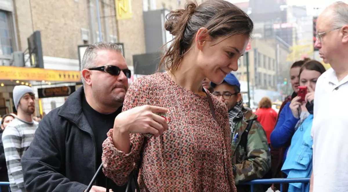 Katie Holmes şochează! E plină de muşchi, dar şi vânătăi şi celulită | FOTO