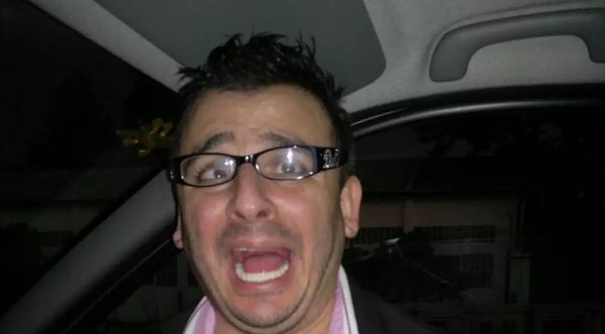 Liviule, ce-i cu faţa asta?