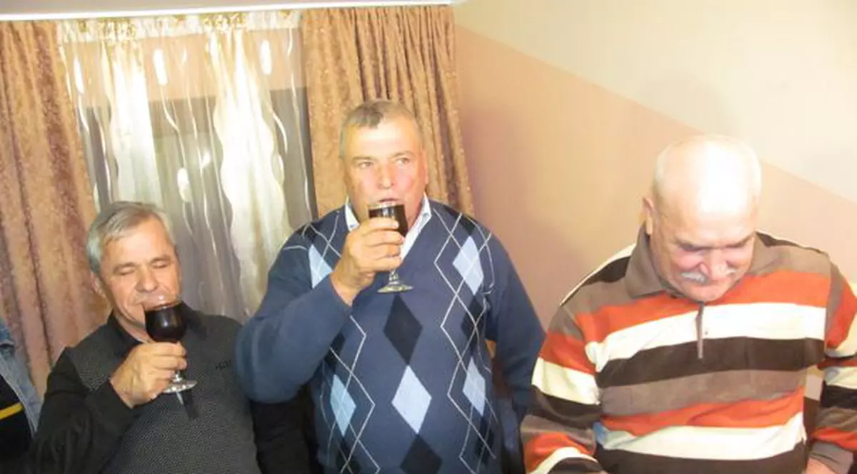 De la DISPERARE la BUCURIE. Cum a trăit tatăl lui BUTE meciul, în casa de la Pechea | FOTO