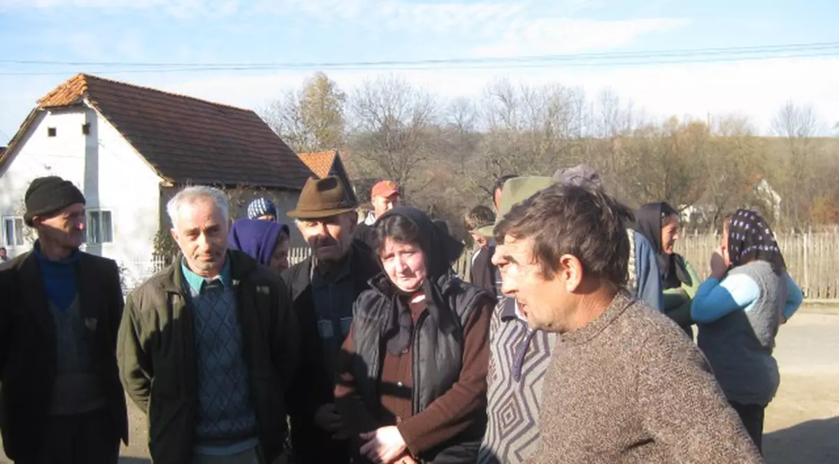 SE ÎNTÂMPLĂ ÎN ROMÂNIA! O familie a câştigat în instanţă întreaga suprafaţă a unui sat. Proprietarii vor să evacueze localnici