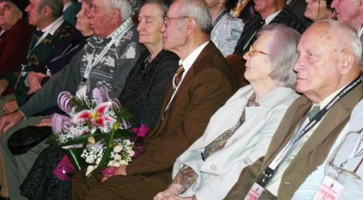 Primăria din Târgu Jiu alocă bani pentru nunți de aur, dar nu și pentru bursele elevilor merituoși