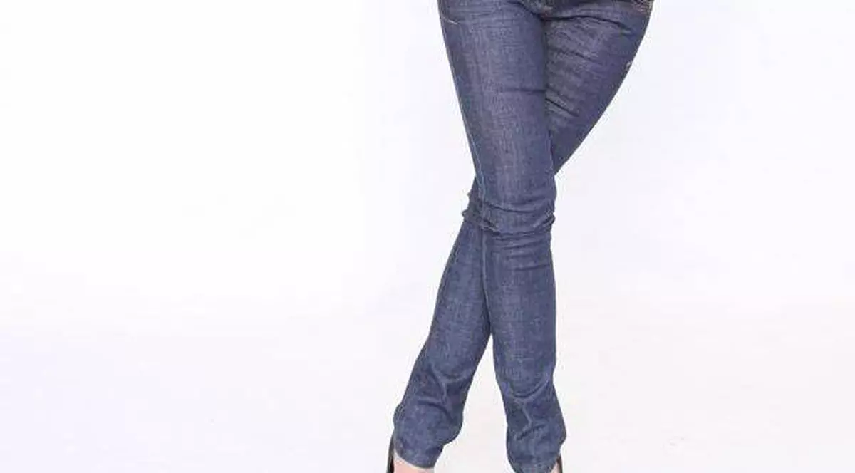 Olivia Steer,  ÎNDRĂGOSTITĂ de un bărbat care i-ar putea fi tată