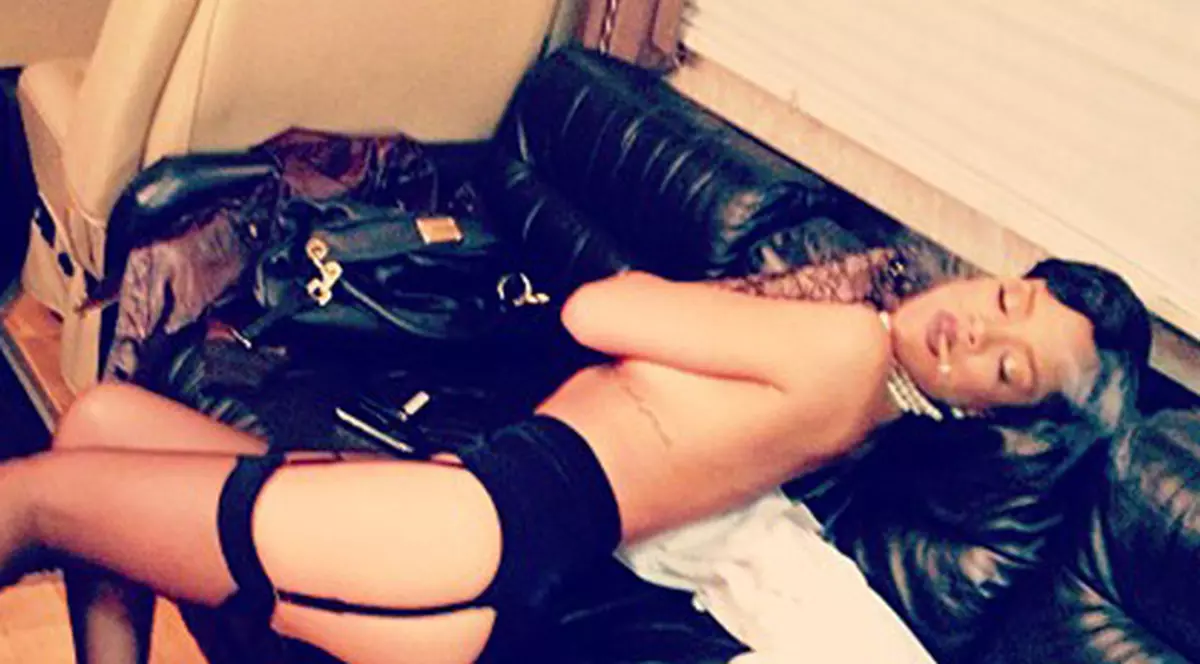 Rihanna a mers beată la o emisiune | VIDEO