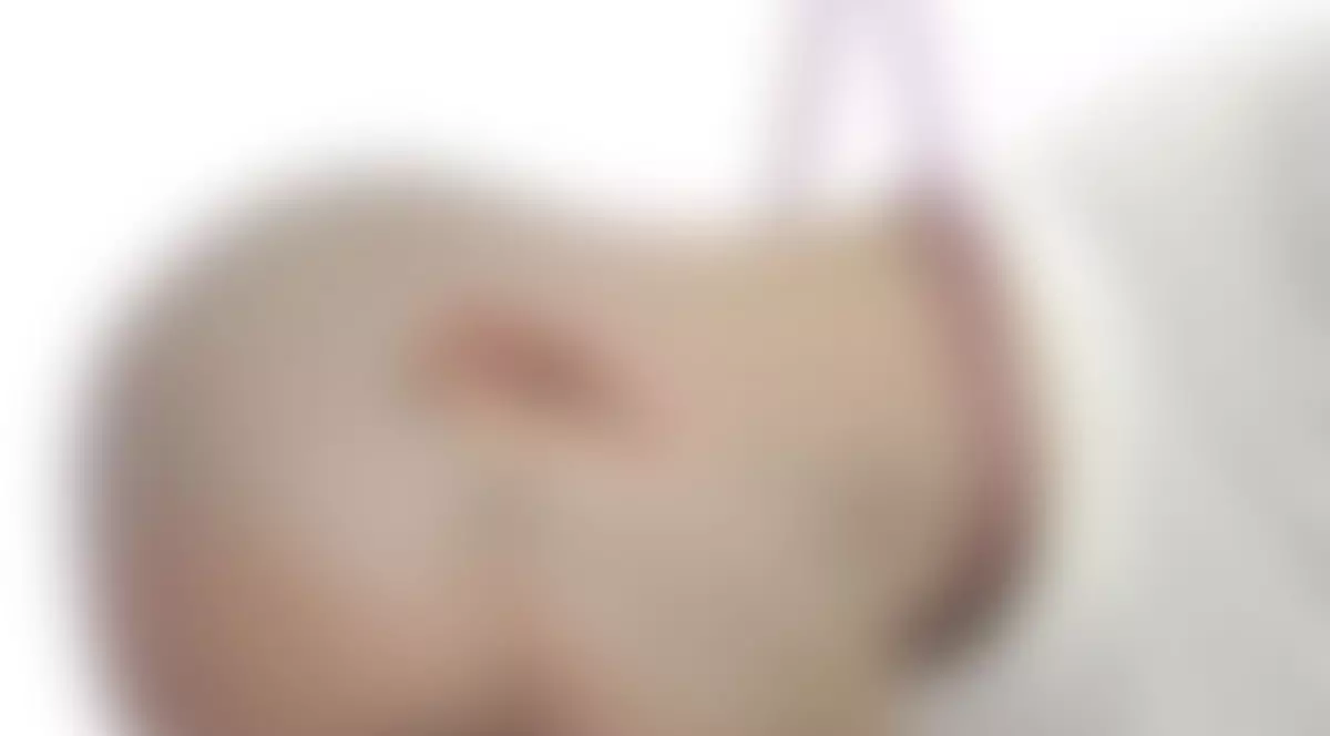 Pentru ca prietena să nu-i dea peste cap planurile sinucigaşe, și-a legat iubita cu o sfoară, apoi s-a spânzurat!