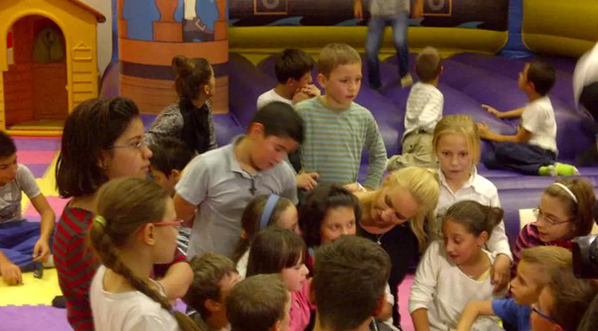 Vica Blochina, mamă de suflet pentru 60 de copii fără părinți | FOTO