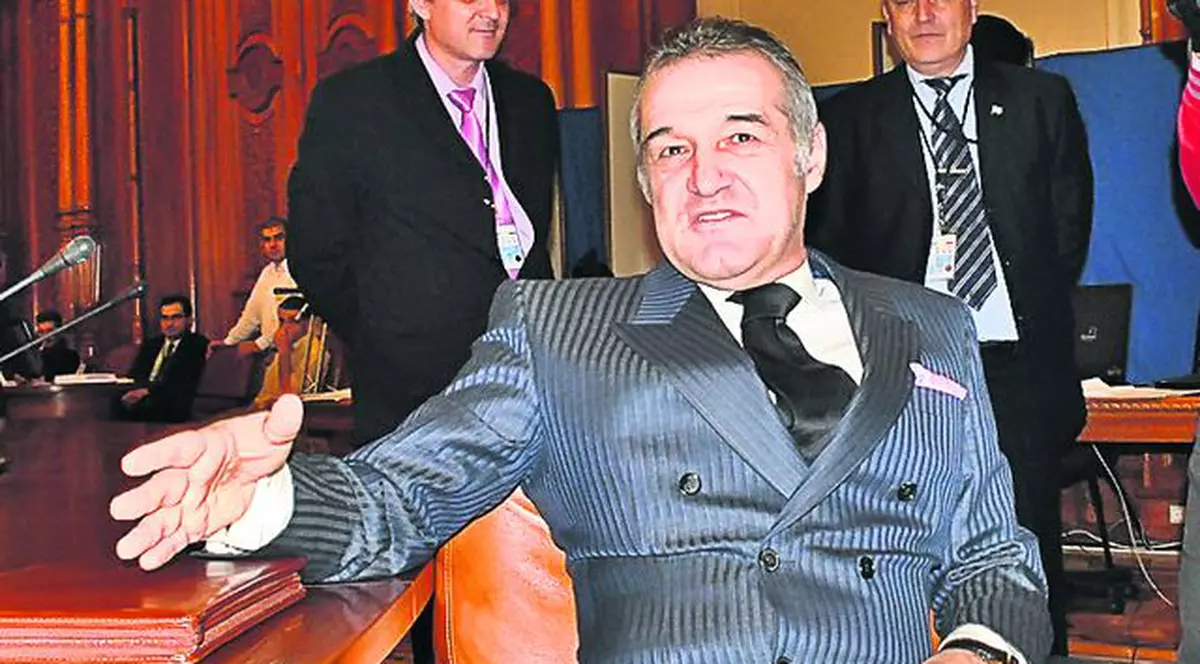 Gigi Becali vrea scaunul de preşedinte PNL al lui Crin Antonescu