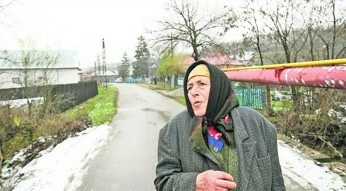 Oamenii din satul copilăriei poliţistului acuzat de crimă îl apără cu tărie pe Cristian Cioacă: «Ăla micu’ nu e în stare să omoare!»