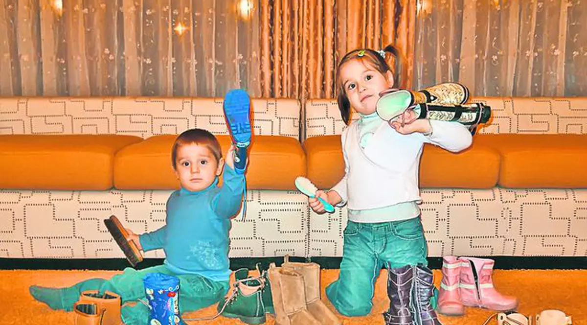 Copiii OTVistului Claudiu Bogdan l-au aşteptat aseară pe Moş Nicolae: Ce şi-au mai lustruit ghetuţele!