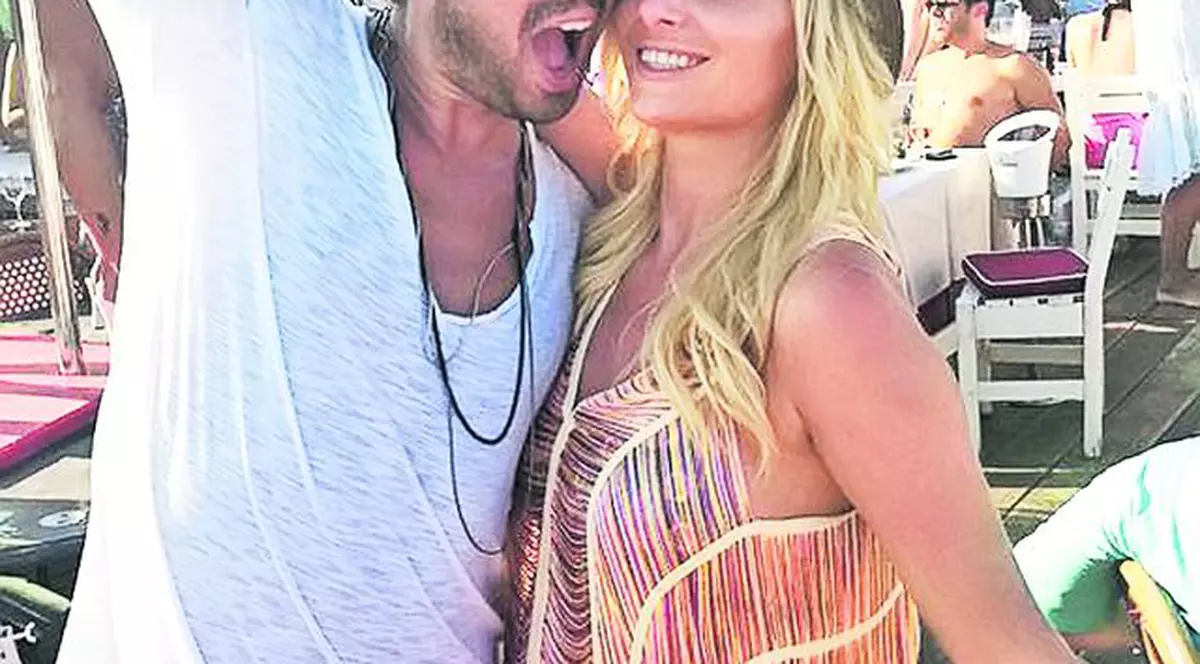 Delia şi Răzvan şi-au făcut cadouri identice: un iPhone 5