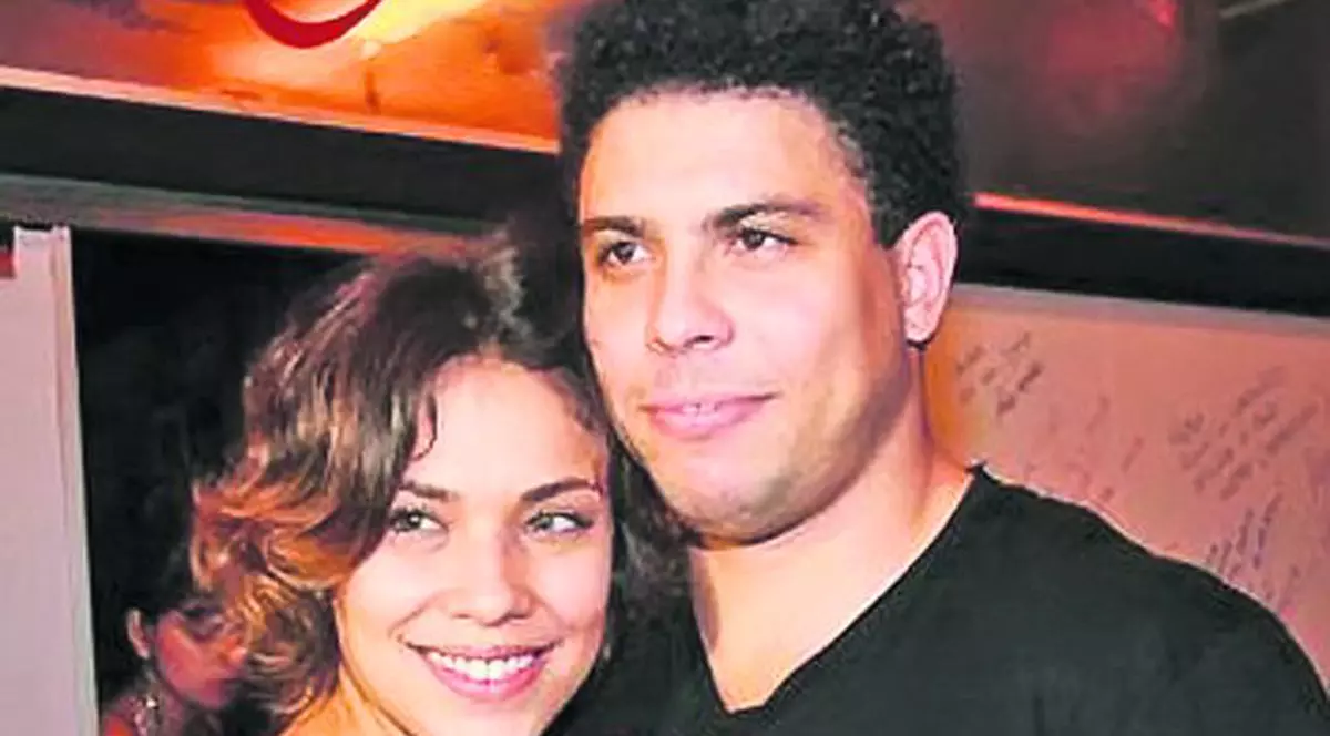Brazilianul Ronaldo, campion mondial în 1994 şi 2002, s-a despărţit de Bia Anthony