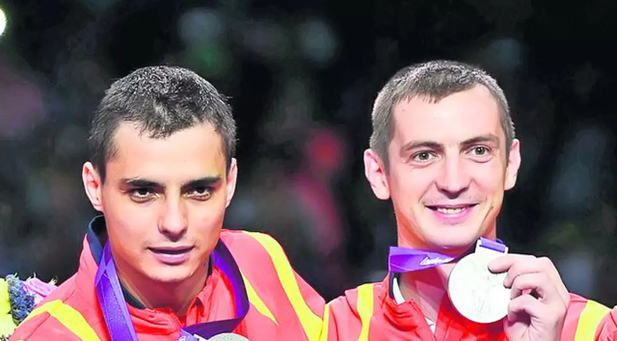 Rareş Dumitrescu şi Florin Zalomir, vicecampioni olimpici la sabie, ar putea renunţa la sport din cauza problemelor financiare