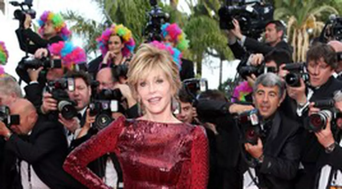 Astăzi a împlinit 75 de ani, dar nu este deloc o BUNICUŢĂ! Uite-o pe Jane Fonda CUM ARATĂ! FOTO