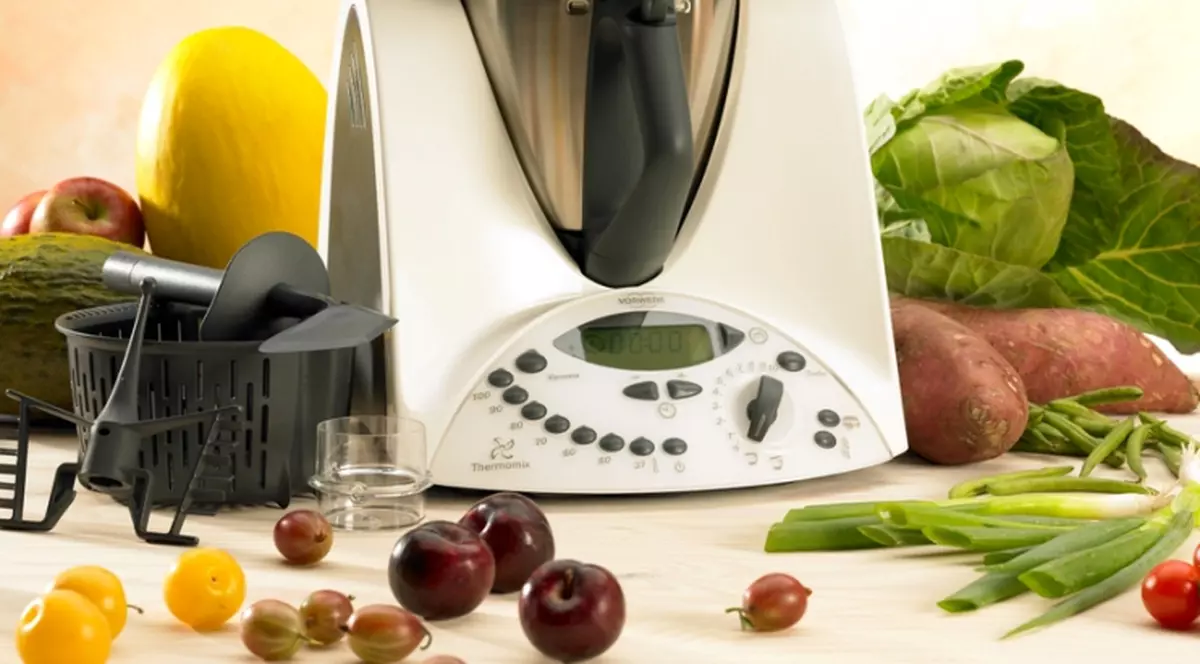 S-a lansat robotul- minune care prepară prăjituri în 3 minute. Vezi ce mai ştie să facă