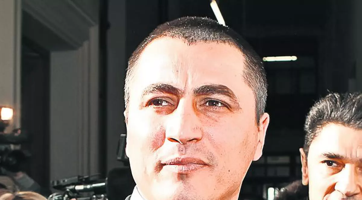 Poliţistul Cristian Cioacă, suspectat de uciderea soţiei sale, Elodia Ghinescu, a avut argumente puţine la procesul în care cere să fie eliberat: Zice că e nevinovat şi victimă a presei