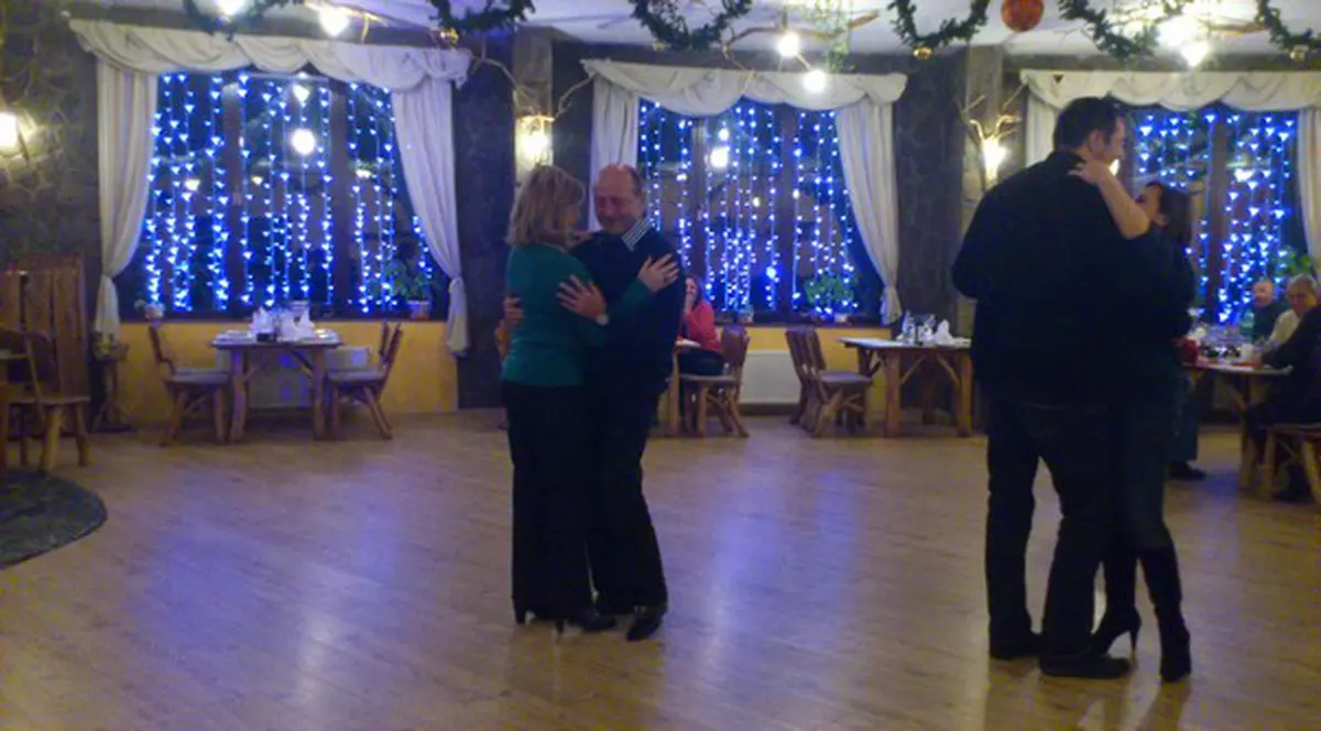 Băsescu îşi petrece weekendul împreună cu soţia, la Predeal | FOTO