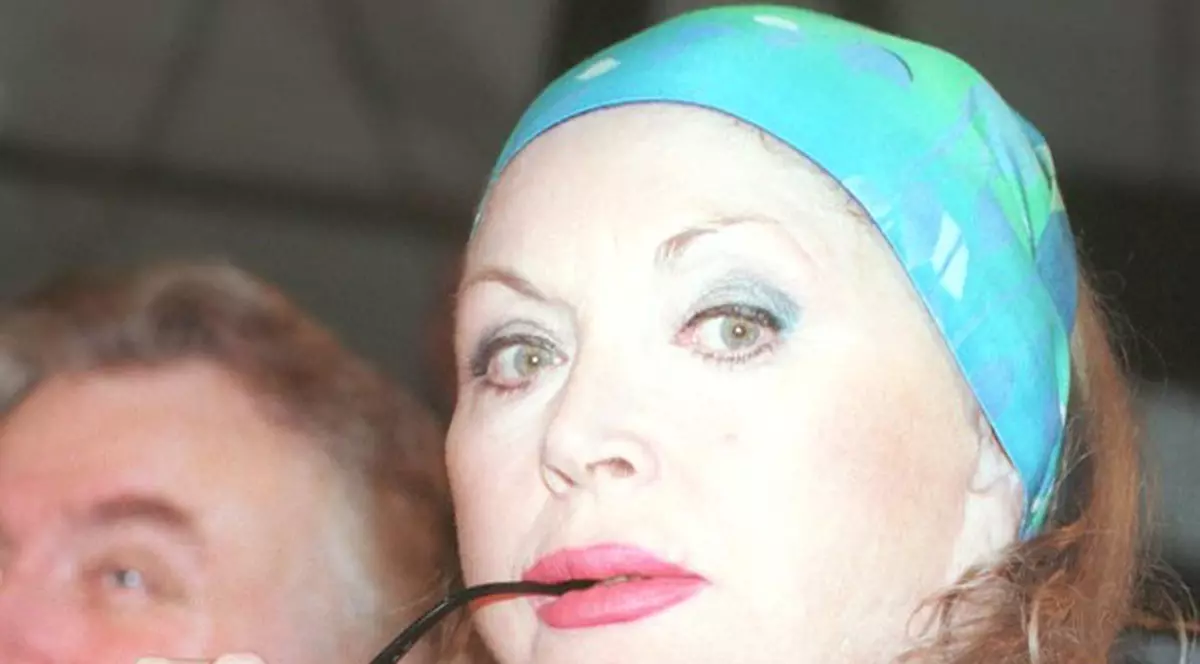 A fost MAMA MODEI româneşti, iar acum este o BĂTRÂNĂ PĂRĂSITĂ! Iată cât de tare a îmbătrânit Zina Dumitrescu! Foto în articol!