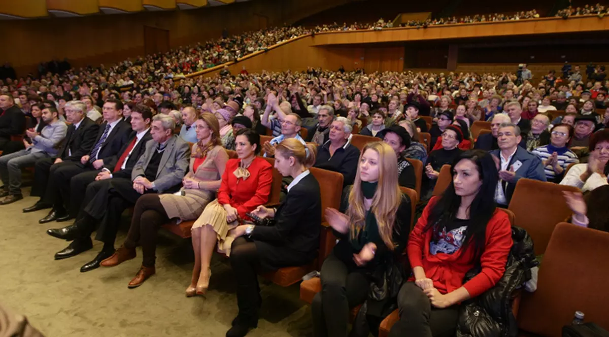 Pensionarii din sectorul 5 au petrecut la Sala Palatului