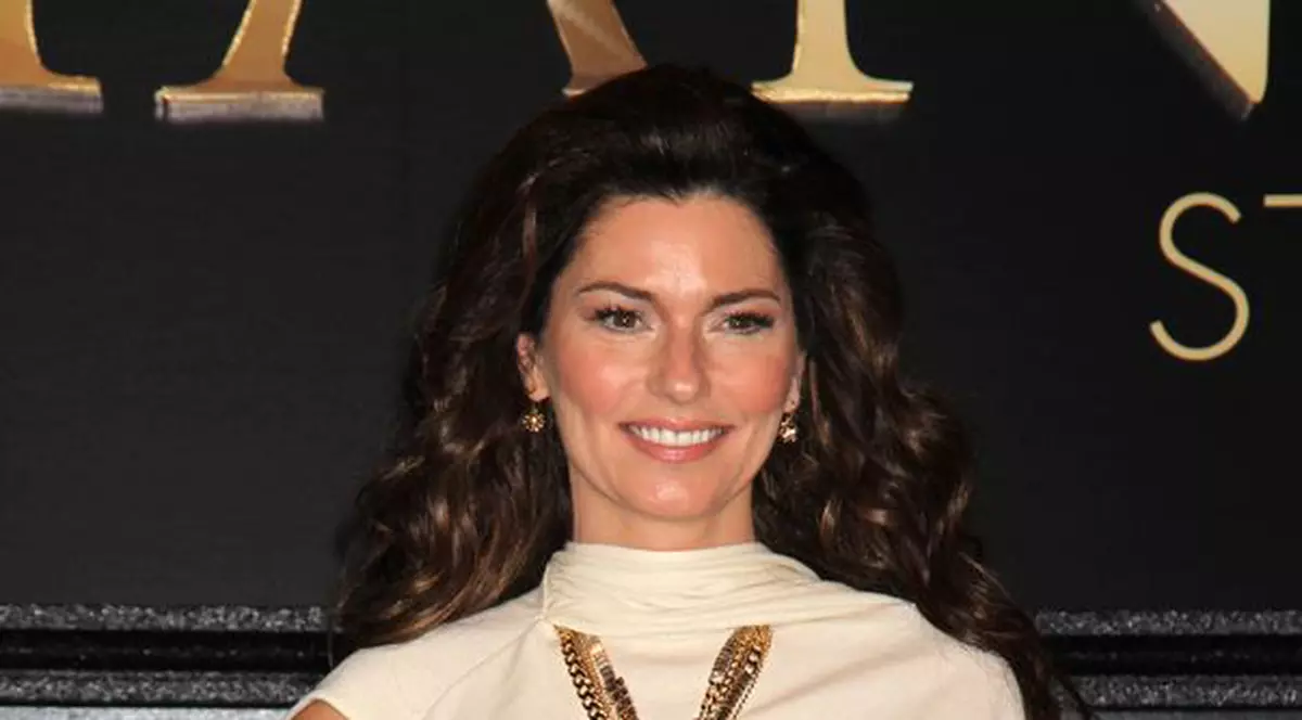 Ţi-o mai aminteşti pe Shania Twain? Din nou pe scenă după 8 ani. Uite cum arată azi!