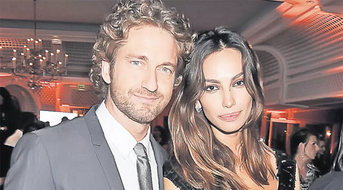 Mădălina, ce părere ai? Gerard Butler vrea copil!