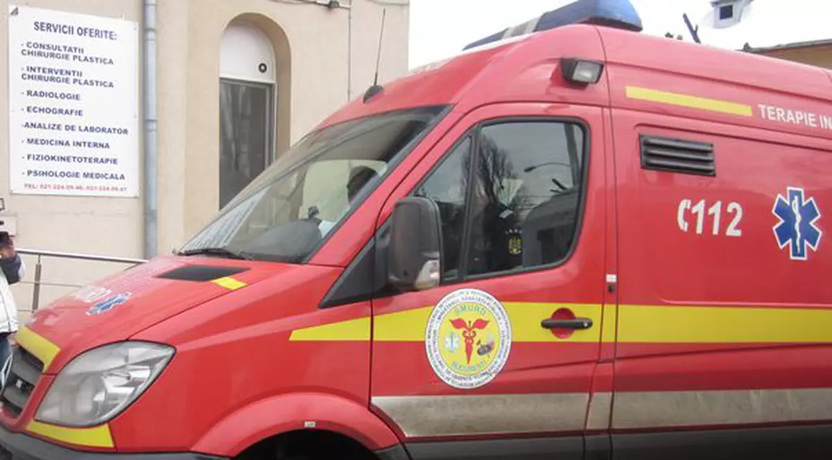 Accident GRAV în Topoloveni! Trei răniți, dintre care unul în stare critică