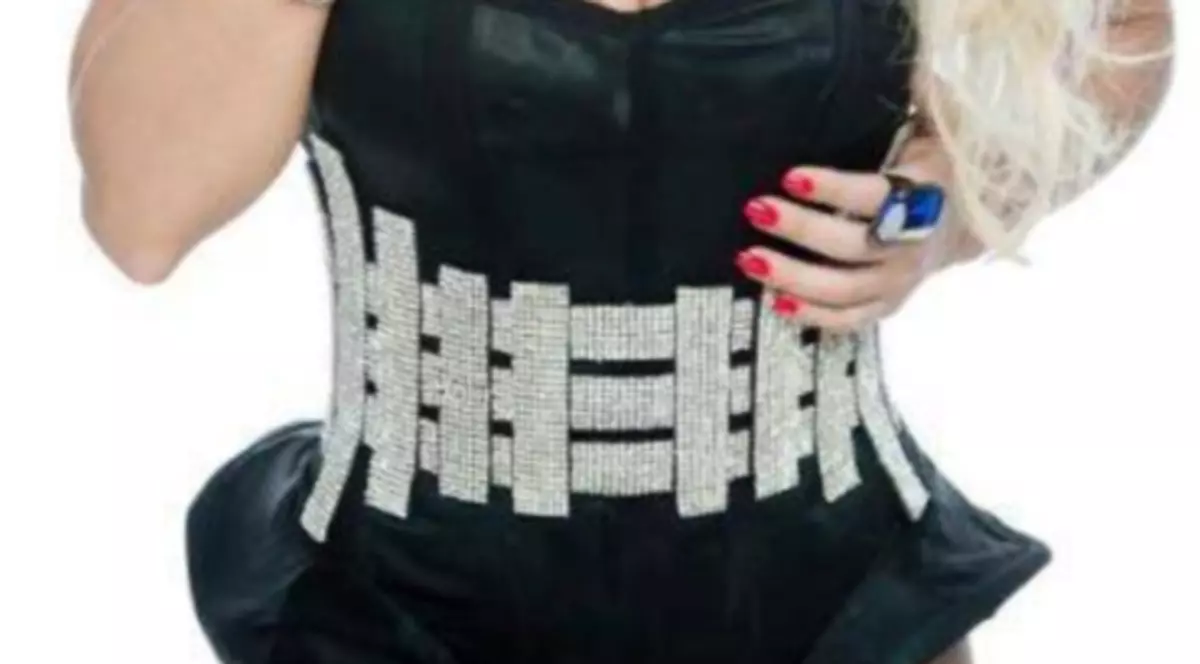 O cântăreaţă îndrăgită de la noi ÎŞI PUNE VIAŢA ÎN PERICOL! Uite cum ignoră sfaturile medicilor | FOTO