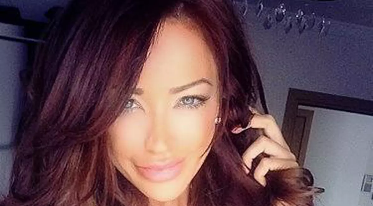 Bianca Drăguşanu, DESFIINŢATĂ: "Are buzele MAI MARI ca talia"