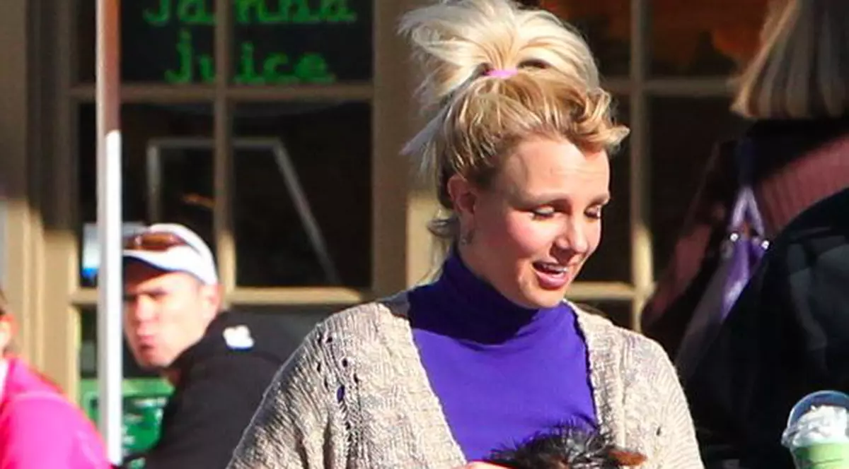 Britney Spears, te-ai uitat în oglindă când ai ieșit din casă? Uite ce URÂT se îmbracă atunci când nu apelează la stiliști!