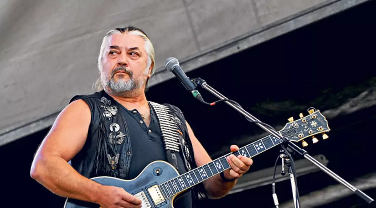 Josef Kappl, chitaristul legendarei trupe rock, îl demolează pe liderul formaţiei: «Covaci a făcut din Phoenix o curvă politică»